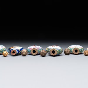 Six Chinese Peking enamel snuff bottles with European design, Qianlong mark, 19/20th C. — photo 4