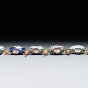 Six Chinese Peking enamel snuff bottles with European design, Qianlong mark, 19/20th C. — photo 5
