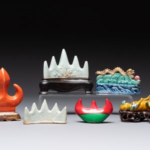 Six Chinese porcelain and glass brush rests, 19/20th C. — photo 1