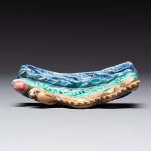 Six Chinese porcelain and glass brush rests, 19/20th C. — photo 13