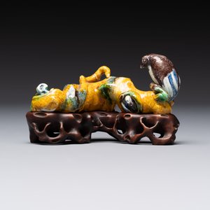 Six Chinese porcelain and glass brush rests, 19/20th C. — photo 15