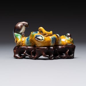 Six Chinese porcelain and glass brush rests, 19/20th C. — photo 16