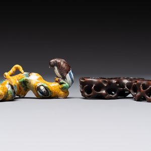 Six Chinese porcelain and glass brush rests, 19/20th C. — photo 17