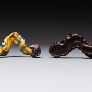 Six Chinese porcelain and glass brush rests, 19/20th C. — photo 18