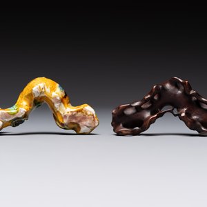 Six Chinese porcelain and glass brush rests, 19/20th C. — photo 19