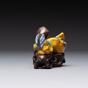 Six Chinese porcelain and glass brush rests, 19/20th C. — photo 20