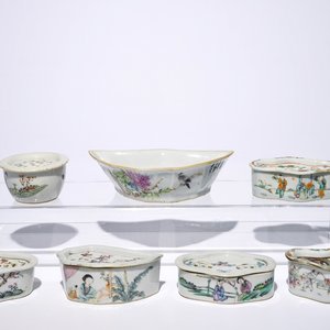 Six Chinese qianjiang cai cricket boxes and a bat-shaped bowl, 19/20th C. — photo 1