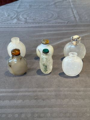 Six Chinese rock crystal and agate snuff bottles, 19/20th C. — photo 1