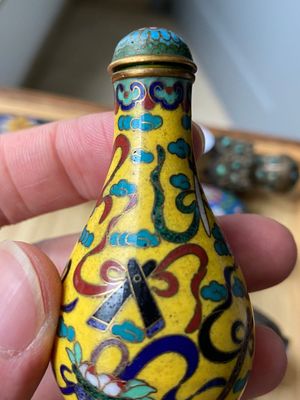Six Chinese silver and cloisonné snuff bottles, 19/20th C. — 照片 11