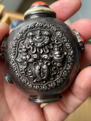 Six Chinese silver and cloisonné snuff bottles, 19/20th C. — 照片 5