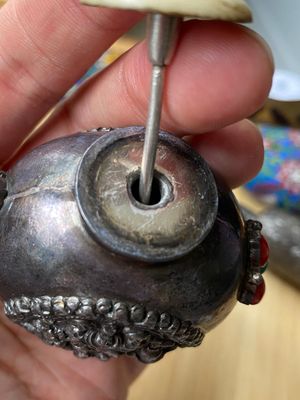 Six Chinese silver and cloisonné snuff bottles, 19/20th C. — 照片 7