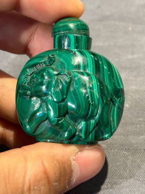Six Chinese snuff bottles in various carved gemstones, 19/20th C. — photo 14