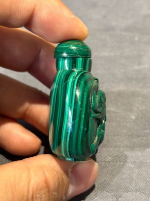Six Chinese snuff bottles in various carved gemstones, 19/20th C. — photo 15