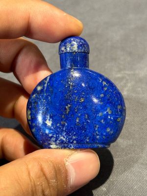 Six Chinese snuff bottles in various carved gemstones, 19/20th C. — photo 22