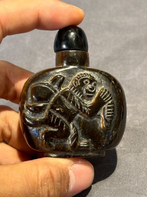 Six Chinese snuff bottles in various carved gemstones, 19/20th C. — photo 26