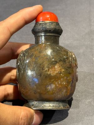 Six Chinese snuff bottles in various carved gemstones, 19/20th C. — photo 32