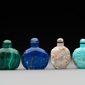 Six Chinese snuff bottles in various carved gemstones, 19/20th C. — photo 4