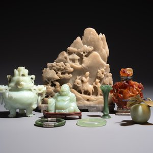 Six Chinese stone carvings and two jade bangles, 19/20th C. — photo 1