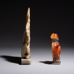 Six Chinese stone carvings and two jade bangles, 19/20th C. — photo 5
