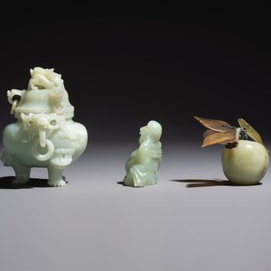 Six Chinese stone carvings and two jade bangles, 19/20th C. — photo 9