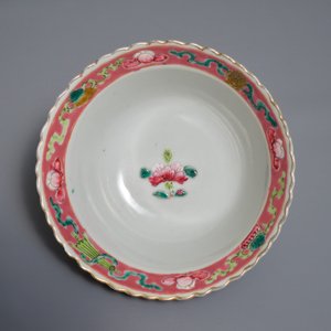 Six Chinese Straits or Peranakan famille rose bowls with phoenixes and peonies, 19th C. — photo 7