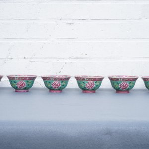 Six Chinese Straits or Peranakan famille rose bowls with phoenixes and peonies, 19th C. — photo 8
