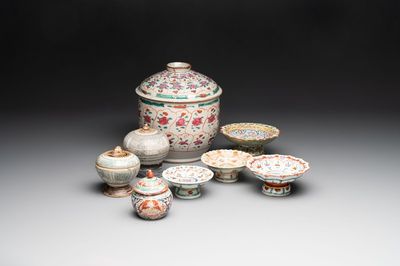 Six Chinese Thai market Bencharong-style wares and two Thai Sawankhalok wares, 15/19th C.