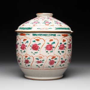 Six Chinese Thai market Bencharong-style wares and two Thai Sawankhalok wares, 15/19th C. — foto 3