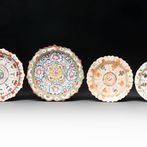 Six Chinese Thai market Bencharong-style wares and two Thai Sawankhalok wares, 15/19th C. — foto 8