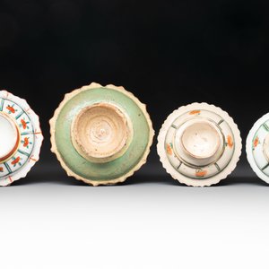 Six Chinese Thai market Bencharong-style wares and two Thai Sawankhalok wares, 15/19th C. — foto 9