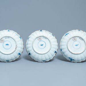 Six coupes godronnées en porcelaine de Chine en bleu et blanc, Kangxi — photo 5