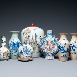 Six diverse Chinese vases and a soft paste seal paste box, 19/20th C. — 照片 1