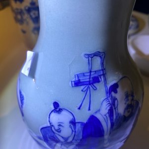 Six diverse Chinese vases and a soft paste seal paste box, 19/20th C. — 照片 25