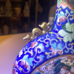 Six diverse Chinese vases and a soft paste seal paste box, 19/20th C. — 照片 27