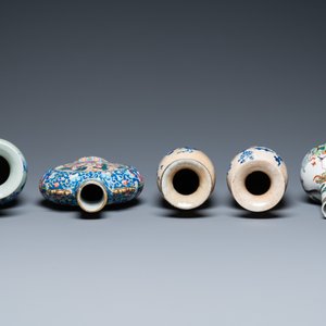 Six diverse Chinese vases and a soft paste seal paste box, 19/20th C. — 照片 6