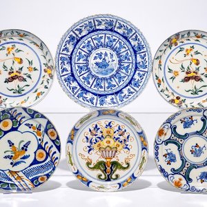 Six Dutch Delft blue and white and polychrome plates, 18th C. — 照片 1