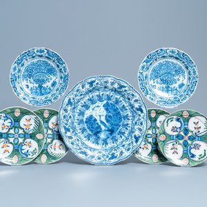Six Dutch Delft polychrome and blue and white plates and a dish, 18th C. — photo 1