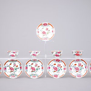 Six fine Chinese famille rose cups and seven saucers, Qianlong, 18th C. — foto 1