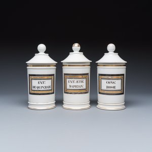 Six French gilt-decorated inscribed apothecary jars and covers — photo 2