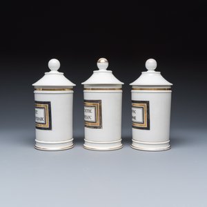 Six French gilt-decorated inscribed apothecary jars and covers — photo 3