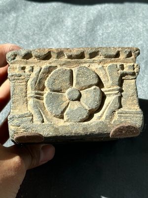 Six Gandhara grey schist fragments with divinities and floral design, 1/4th C. — 照片 31