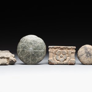 Six Gandhara grey schist fragments with divinities and floral design, 1/4th C. — 照片 3