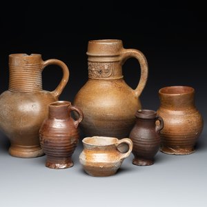 Six German stoneware jugs and mugs, 15/16th C. — foto 1