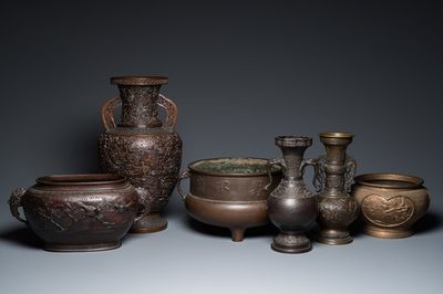 Six Japanese bronze vases and censers, Edo/Meiji, 18/19th C.