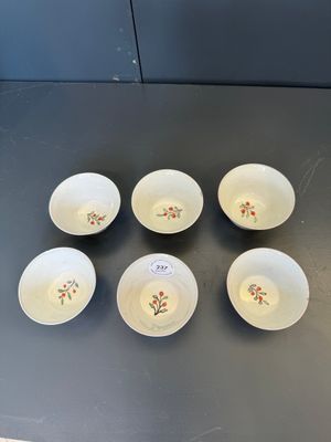 Six Japanese Dutch-decorated or Amsterdams bont 'William and Mary' cups and saucers, Edo, 18th C. — foto 1