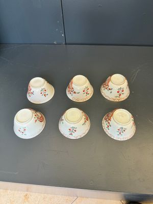 Six Japanese Dutch-decorated or Amsterdams bont 'William and Mary' cups and saucers, Edo, 18th C. — foto 3