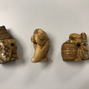 Six Japanese ivory and boxwood netsuke, Meiji/Showa, 19/20th C. — 照片 9