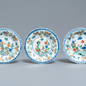 Six lobed Chinese famille verte café-au-lait-ground cups and saucers, Kangxi — photo 2