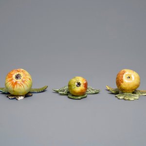 Six modèles de pommes et poires en faïence polychrome de Delft, 18ème — photo 12