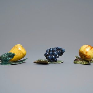 SIx modèles de pommes, poires et raisins en faïence polychrome de Delft, 18ème — photo 11